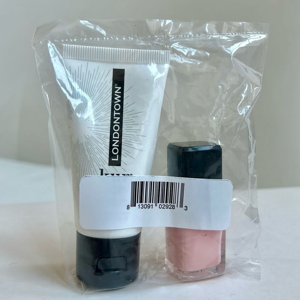 LONDONTOWN Lakur nail polish and hand cream set